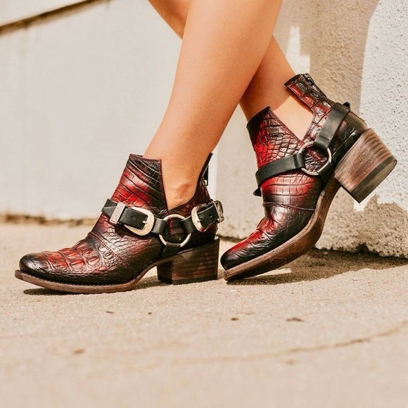 Freebird Truce Red Crocodile Pattern Leather Boots - Picture 7 of 13